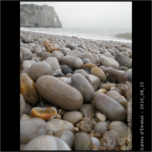 Platja d'Etretat (Normandia), el 15 d'agost 2010.&copy; Genoveva Seydoux; gseydoux; www.gseydoux.net