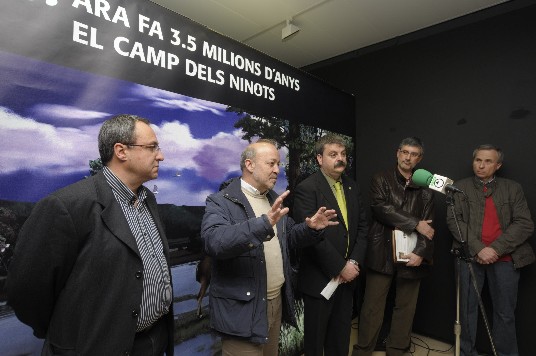 Jordi Agustí parla en l'acte d'inauguració de l'expo sobre el Camp dels Ninots a Molins de Rei