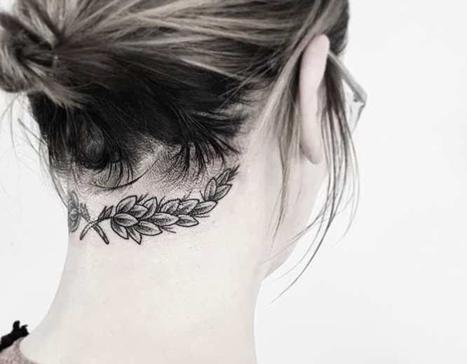 tatuaje nuca mujer