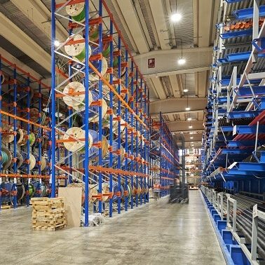 Luminarias Industriales: La Clave para la Eficiencia y la Seguridad en tu Empresa